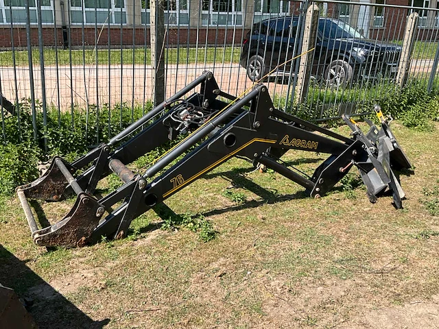 Agram 76 frontlader voor tractor inclusief graafbak - afbeelding 1 van  15