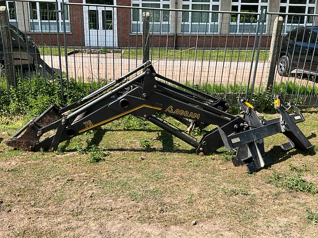 Agram 76 frontlader voor tractor inclusief graafbak - afbeelding 8 van  15