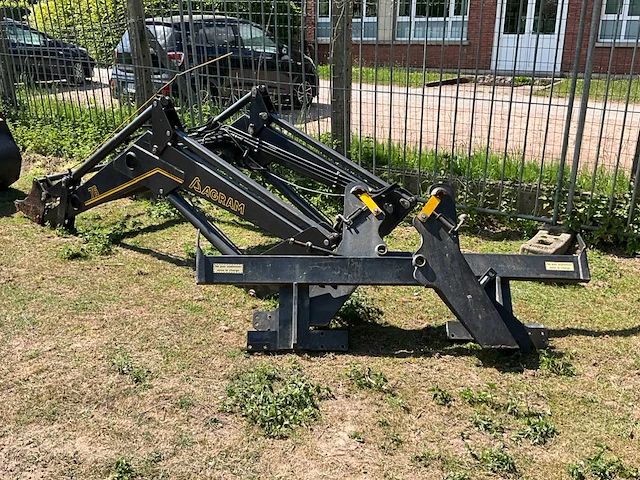 Agram 76 frontlader voor tractor inclusief graafbak - afbeelding 9 van  15