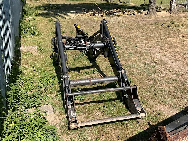 Agram 76 frontlader voor tractor inclusief graafbak - afbeelding 12 van  15