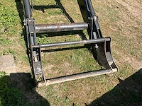 Agram 76 frontlader voor tractor inclusief graafbak - afbeelding 13 van  15