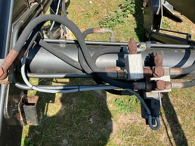 Agram 76 frontlader voor tractor inclusief graafbak - afbeelding 15 van  15