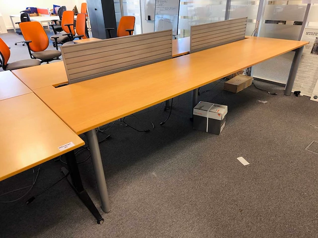 Ahrend - 4-persoons - bureau - afbeelding 2 van  5