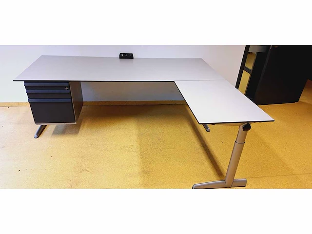 Ahrend - 500 - bureau - afbeelding 1 van  10