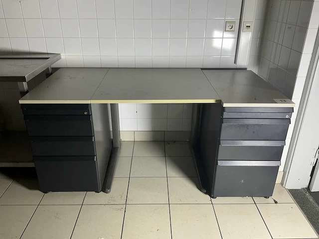 Ahrend bureau - afbeelding 1 van  4