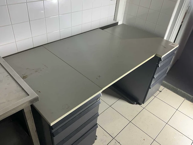 Ahrend bureau - afbeelding 2 van  4