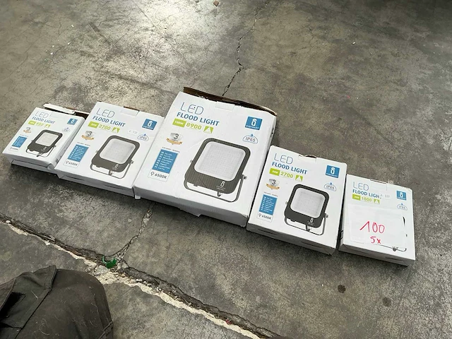 Aigostar flood light diverse led stralers (5x) - afbeelding 1 van  5