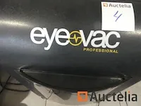 Air conditionning, stofzuiger van haar, kleine zwangere médion - afbeelding 1 van  10