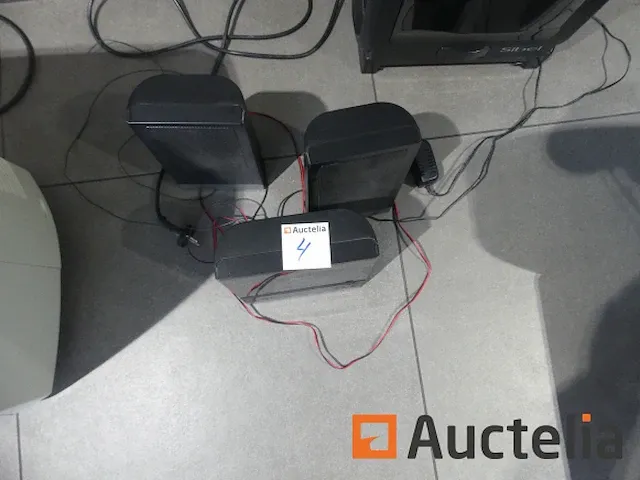 Air conditionning, stofzuiger van haar, kleine zwangere médion - afbeelding 7 van  10