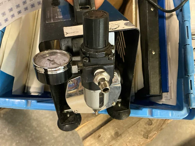 Airbrush machine - afbeelding 10 van  15