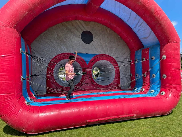 Airquee - bungee spinder hindernisbaan - obstacle course & bouncy castle - afbeelding 1 van  6