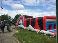 Airquee - hindernisbaan 12 meter - hindernisbaan - obstacle course & bouncy castle - afbeelding 1 van  8