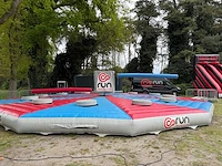Airquee - last one standing - obstacle course & bouncy castle - afbeelding 1 van  4