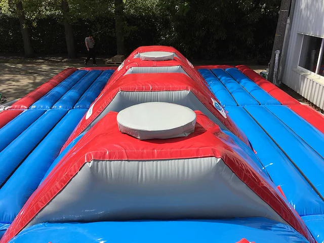 Airquee - obstacle course & bouncy castle - afbeelding 1 van  4