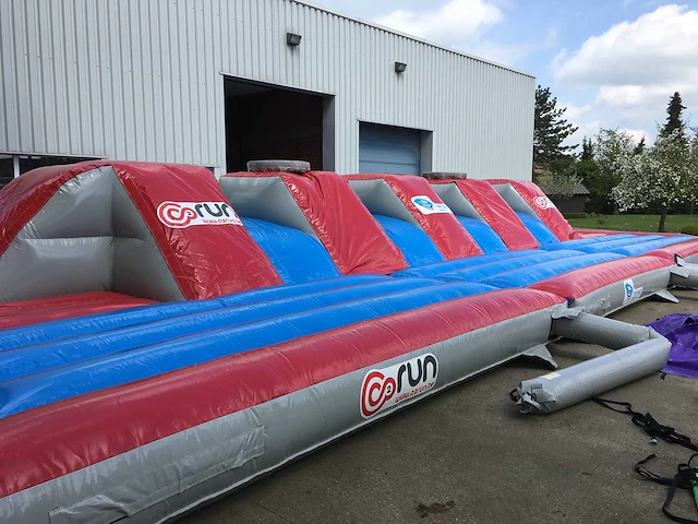Airquee - obstacle course & bouncy castle - afbeelding 3 van  4