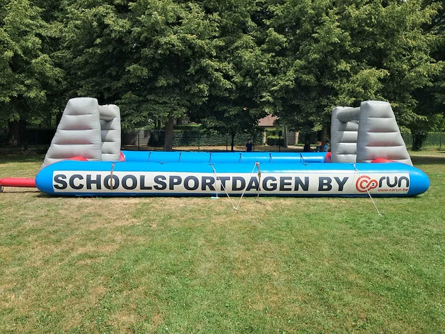 Airquee - reuze kicker tafel - obstacle course & bouncy castle - afbeelding 4 van  4