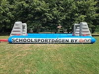 Airquee - reuze kicker tafel - obstacle course & bouncy castle - afbeelding 4 van  4