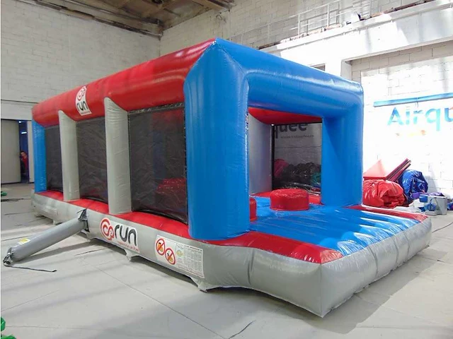 Airquee - stepping stones - hindernisbaan - obstacle course & bouncy castle - afbeelding 1 van  3