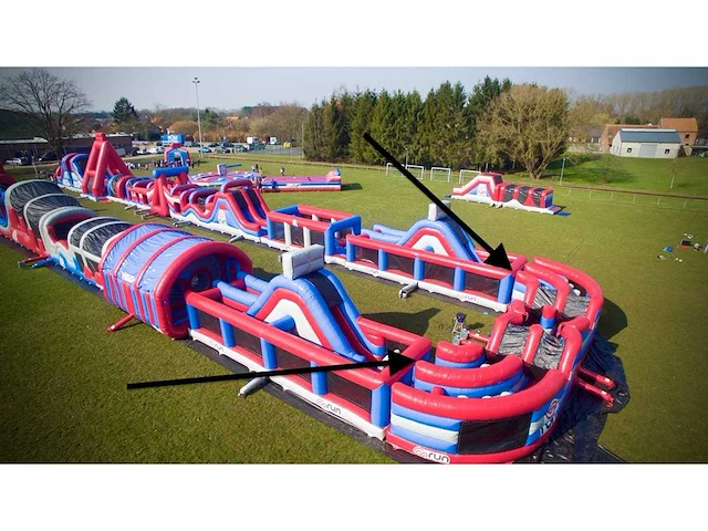 Airquee - the curve - - obstacle course & bouncy castle - afbeelding 2 van  9