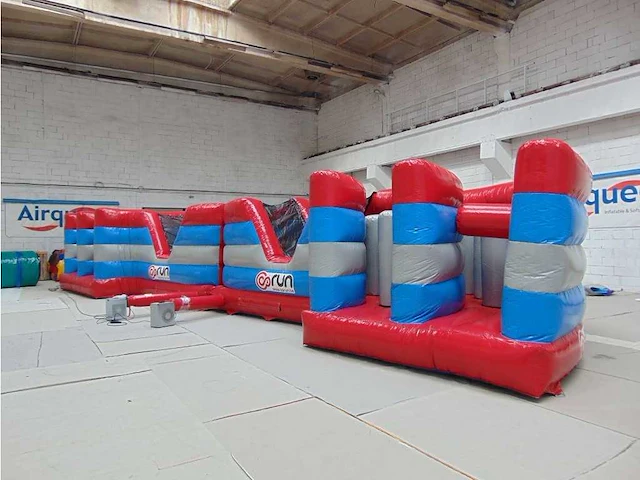 Airquee - the curve - - obstacle course & bouncy castle - afbeelding 3 van  9