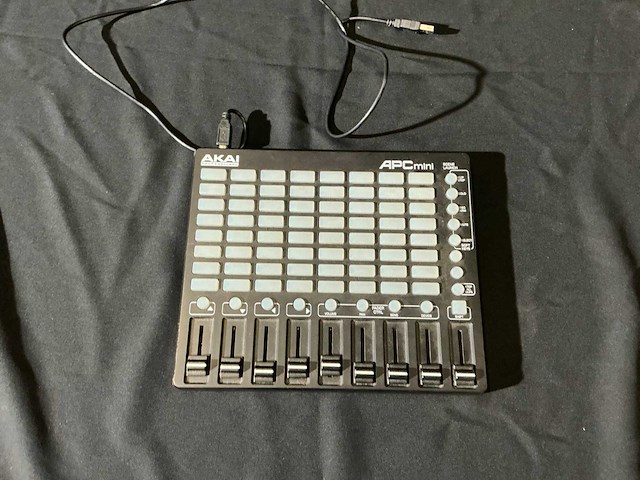 Akai apc mini compacte usb midi-controller - afbeelding 3 van  5