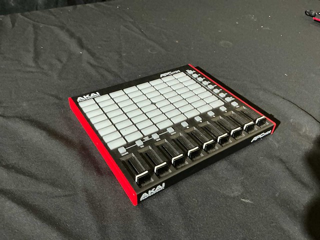 Akai apc mini mk2 compacte usb midi-controller - afbeelding 2 van  4