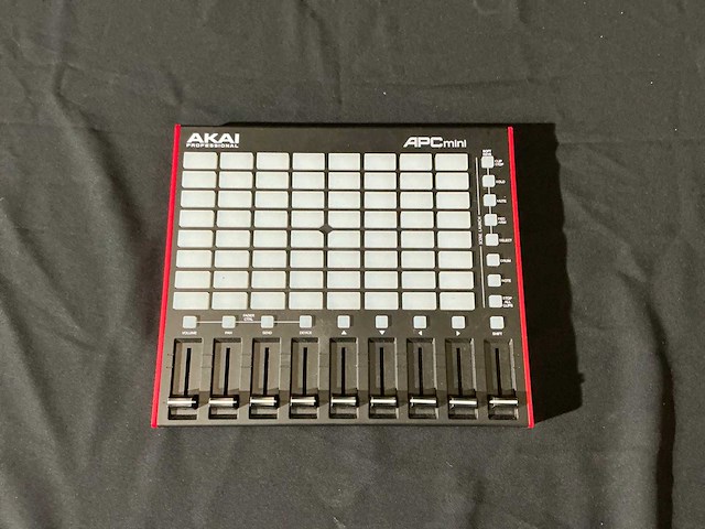 Akai apc mini mk2 compacte usb midi-controller - afbeelding 3 van  4
