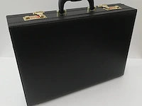 Aktetas - koffer - leder - cijferslot - 32 x 44 x 10 cm. - ongebruikt - zwart - afbeelding 1 van  3