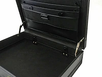 Aktetas - koffer - leder - cijferslot - 32 x 44 x 10 cm. - ongebruikt - zwart - afbeelding 2 van  3
