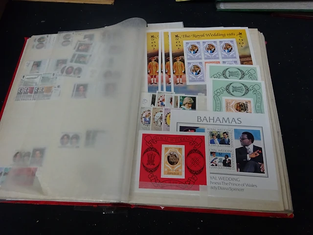 Album 30 blz postfris gestempel, vele losse vellen oa royal wedding engeland - afbeelding 4 van  5