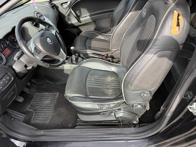 Alfa - 2010 - romeo - mito - personenauto - afbeelding 13 van  35