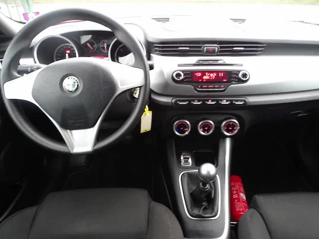 Alfa romeo - - mito - personenauto - afbeelding 6 van  26