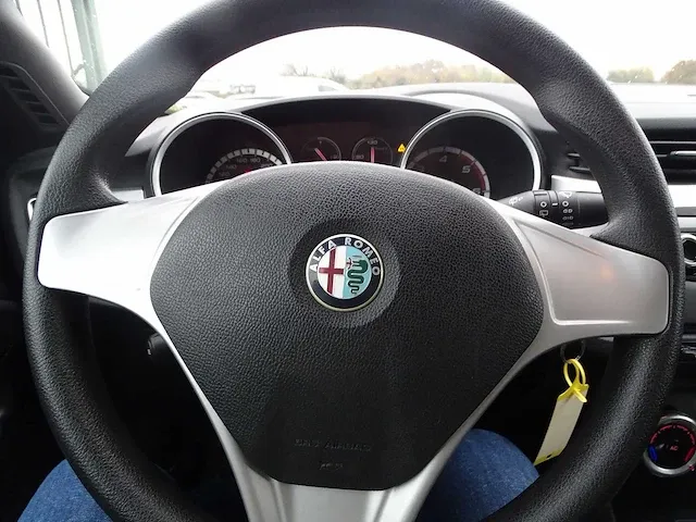 Alfa romeo - - mito - personenauto - afbeelding 9 van  26