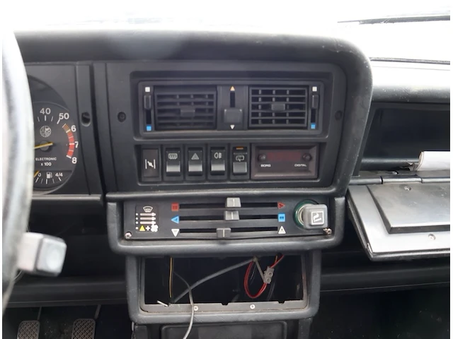Alfa romeo - alfasud 1.3 - afbeelding 2 van  26