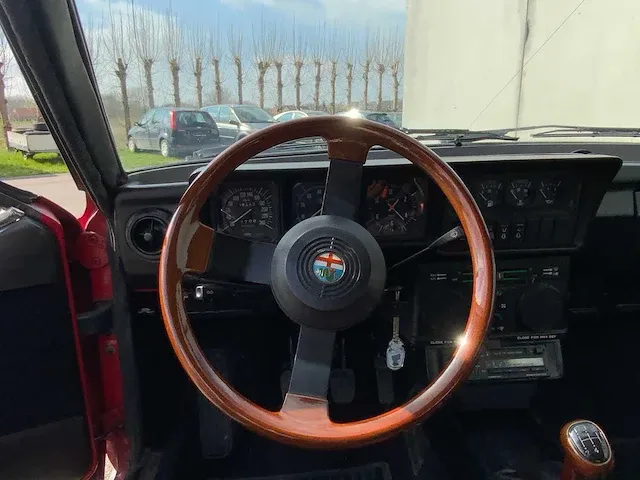 Alfa romeo - gtv - gtv 2.0i - oldtimer - afbeelding 4 van  28