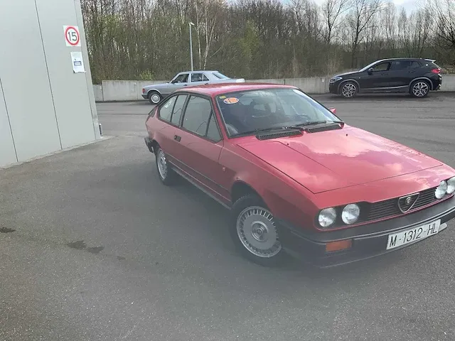 Alfa romeo - gtv - gtv 2.0i - oldtimer - afbeelding 25 van  28