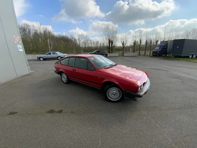 Alfa romeo - gtv - gtv 2.0i - oldtimer - afbeelding 26 van  28