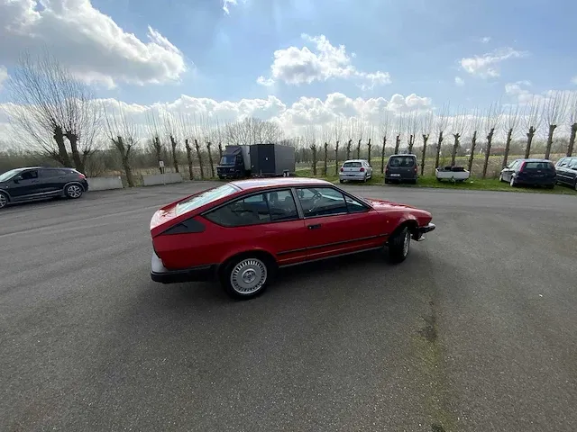 Alfa romeo - gtv - gtv 2.0i - oldtimer - afbeelding 27 van  28