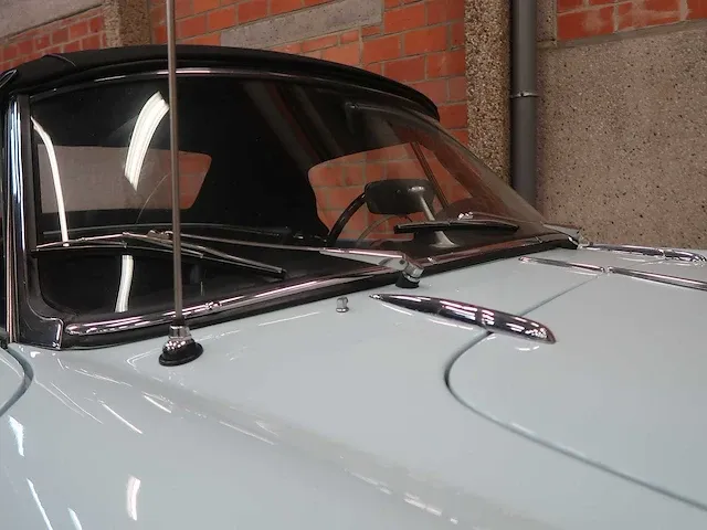 Alfa romeo - spider - 1962 - afbeelding 15 van  77