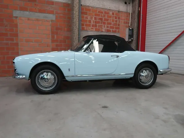 Alfa romeo - spider - 1962 - afbeelding 23 van  77