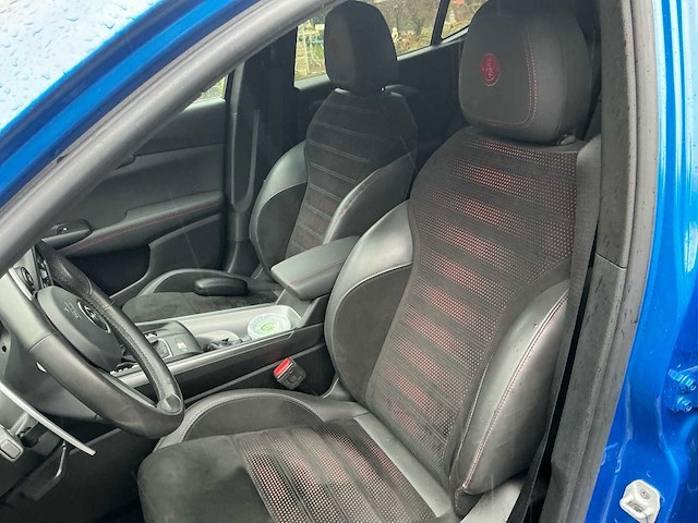 Alfa romeo - tonale - av1 - car - 2022 - afbeelding 9 van  26