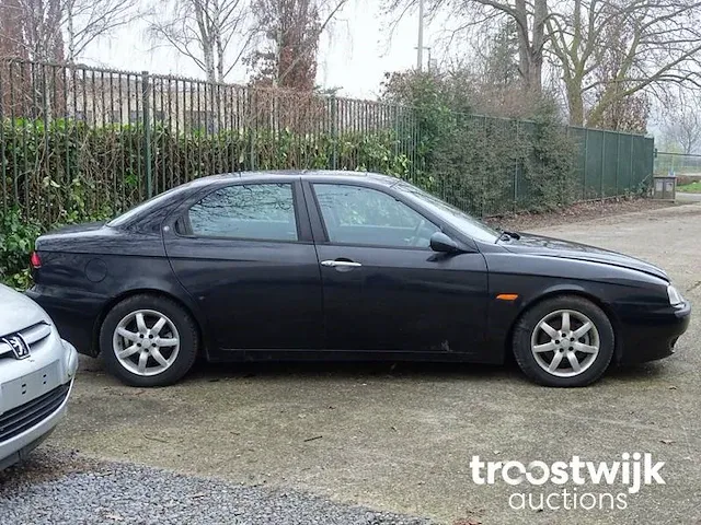 Alfa romeo 156 1.9 jtd (barn-find) - afbeelding 42 van  45