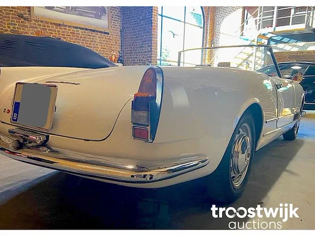 Alfa romeo 2000 spider - afbeelding 22 van  28