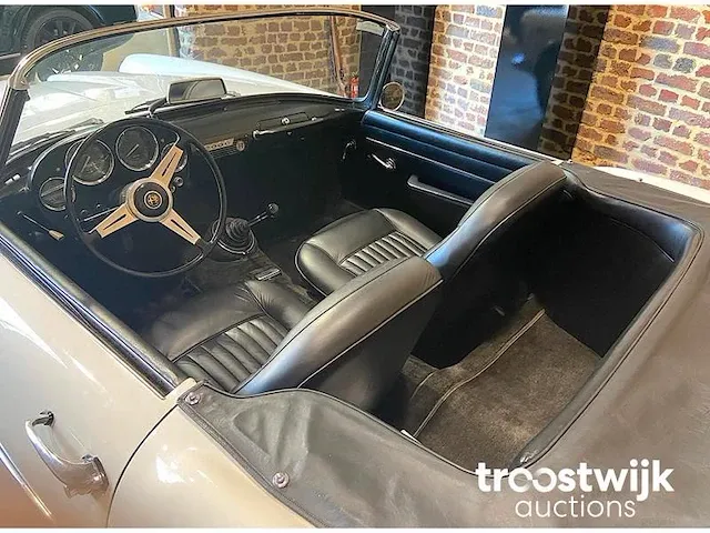 Alfa romeo 2000 spider - afbeelding 27 van  28