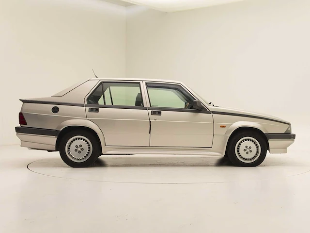 Alfa romeo 75 - afbeelding 23 van  56