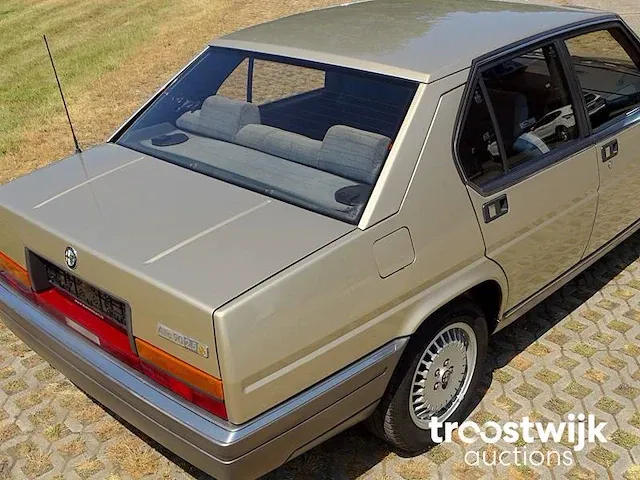 Alfa romeo 90 _ 2.5 v6 'quadrifoglio oro' - afbeelding 14 van  53