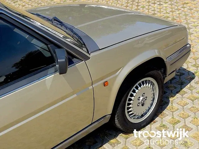 Alfa romeo 90 _ 2.5 v6 'quadrifoglio oro' - afbeelding 18 van  53