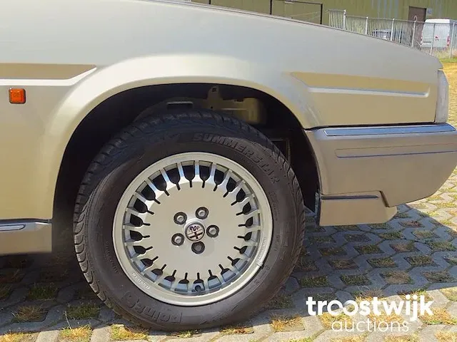 Alfa romeo 90 _ 2.5 v6 'quadrifoglio oro' - afbeelding 19 van  53