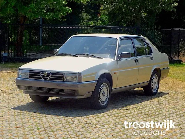 Alfa romeo 90 _ 2.5 v6 'quadrifoglio oro' - afbeelding 1 van  53