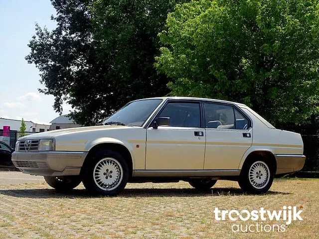 Alfa romeo 90 _ 2.5 v6 'quadrifoglio oro' - afbeelding 2 van  53